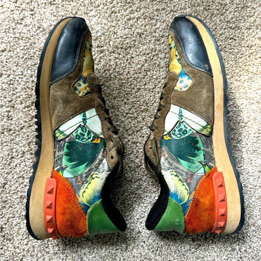 🦋💚Valentino Garavani Studded Sneakers